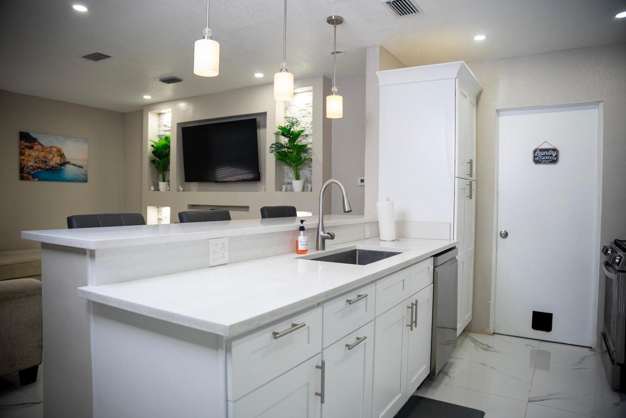 Stunning Modern Home In Tampa With Pool - Just 5 Minutes From Airport! Buitenkant foto