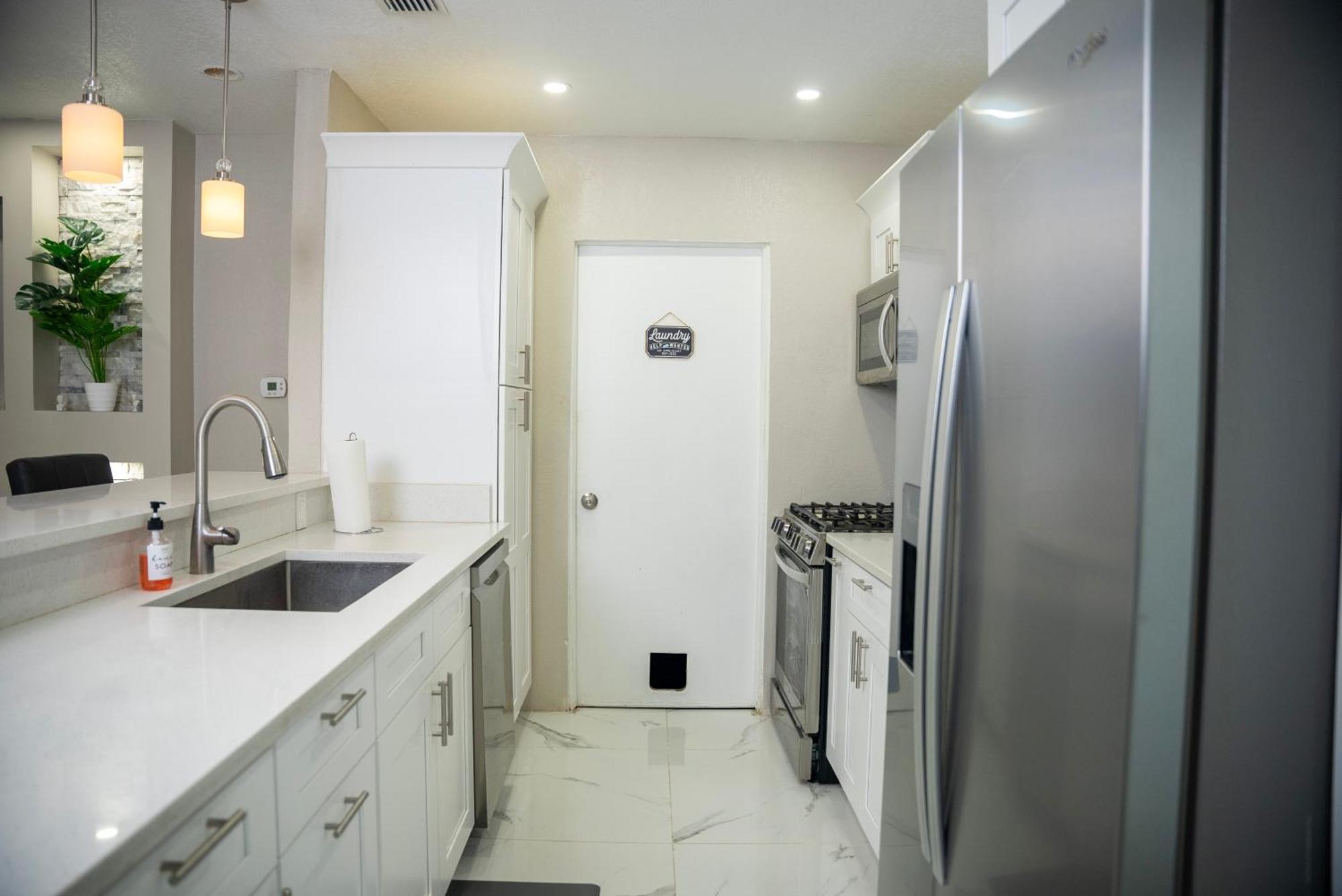 Stunning Modern Home In Tampa With Pool - Just 5 Minutes From Airport! Buitenkant foto