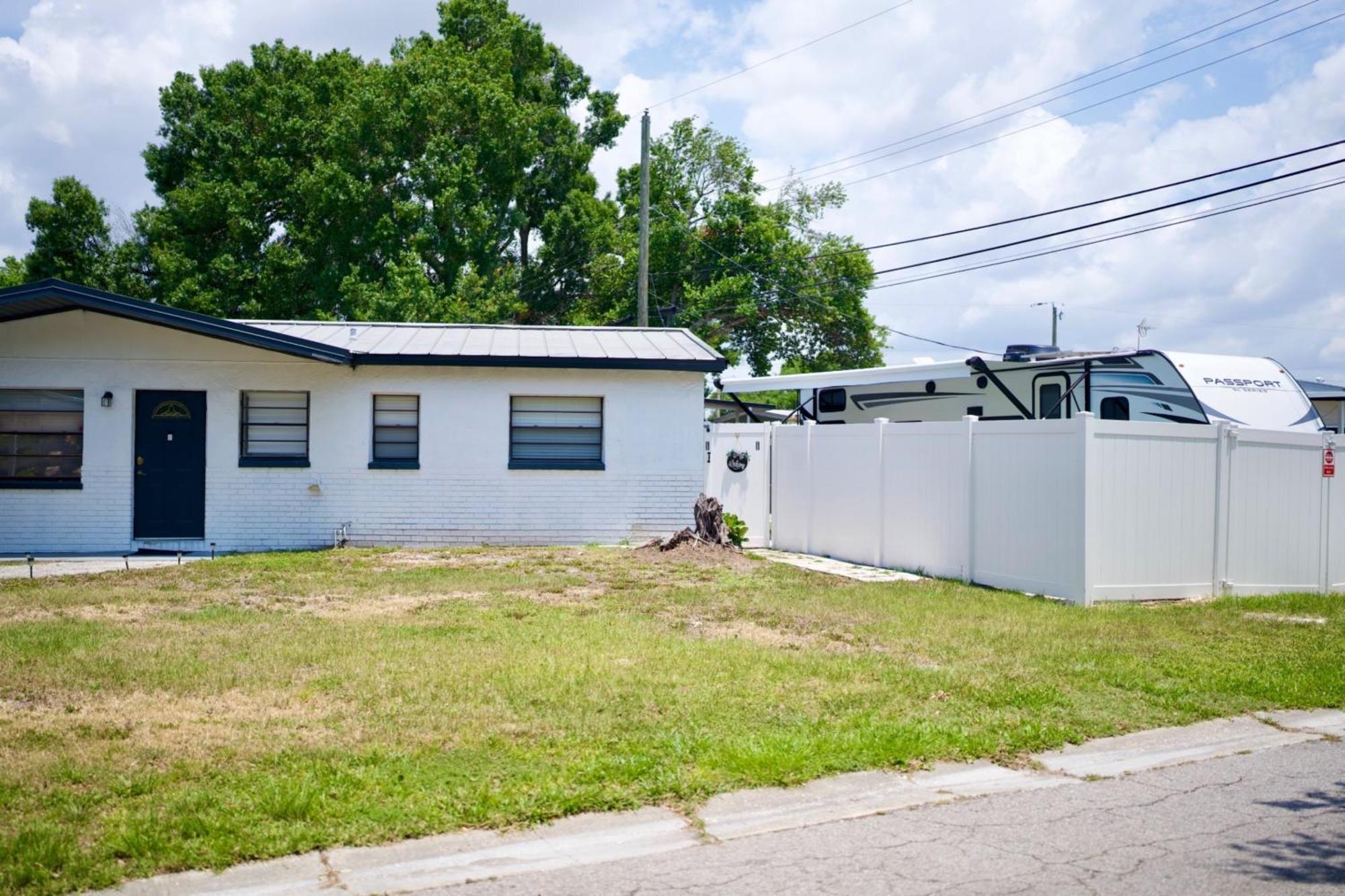 Stunning Modern Home In Tampa With Pool - Just 5 Minutes From Airport! Buitenkant foto