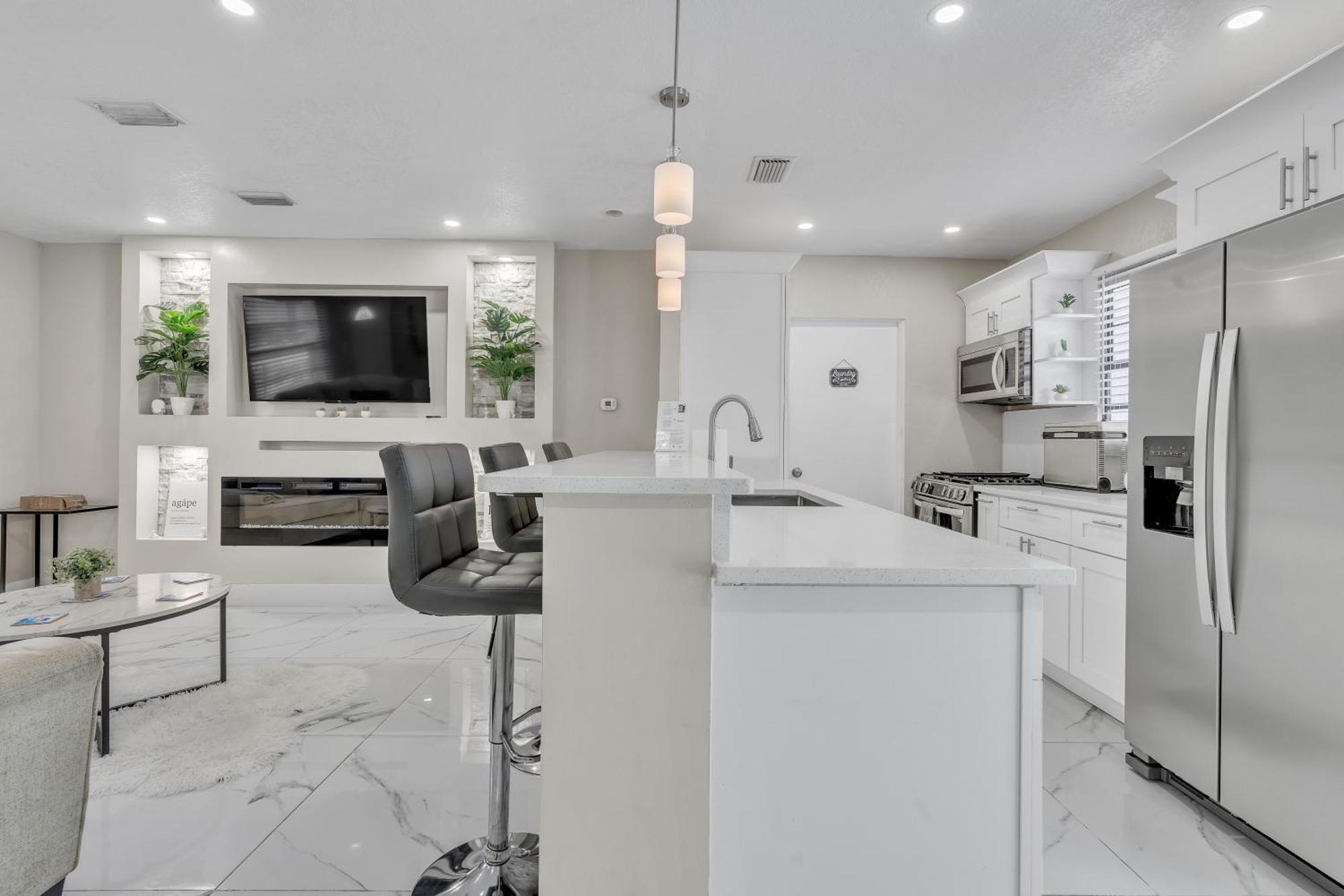 Stunning Modern Home In Tampa With Pool - Just 5 Minutes From Airport! Buitenkant foto
