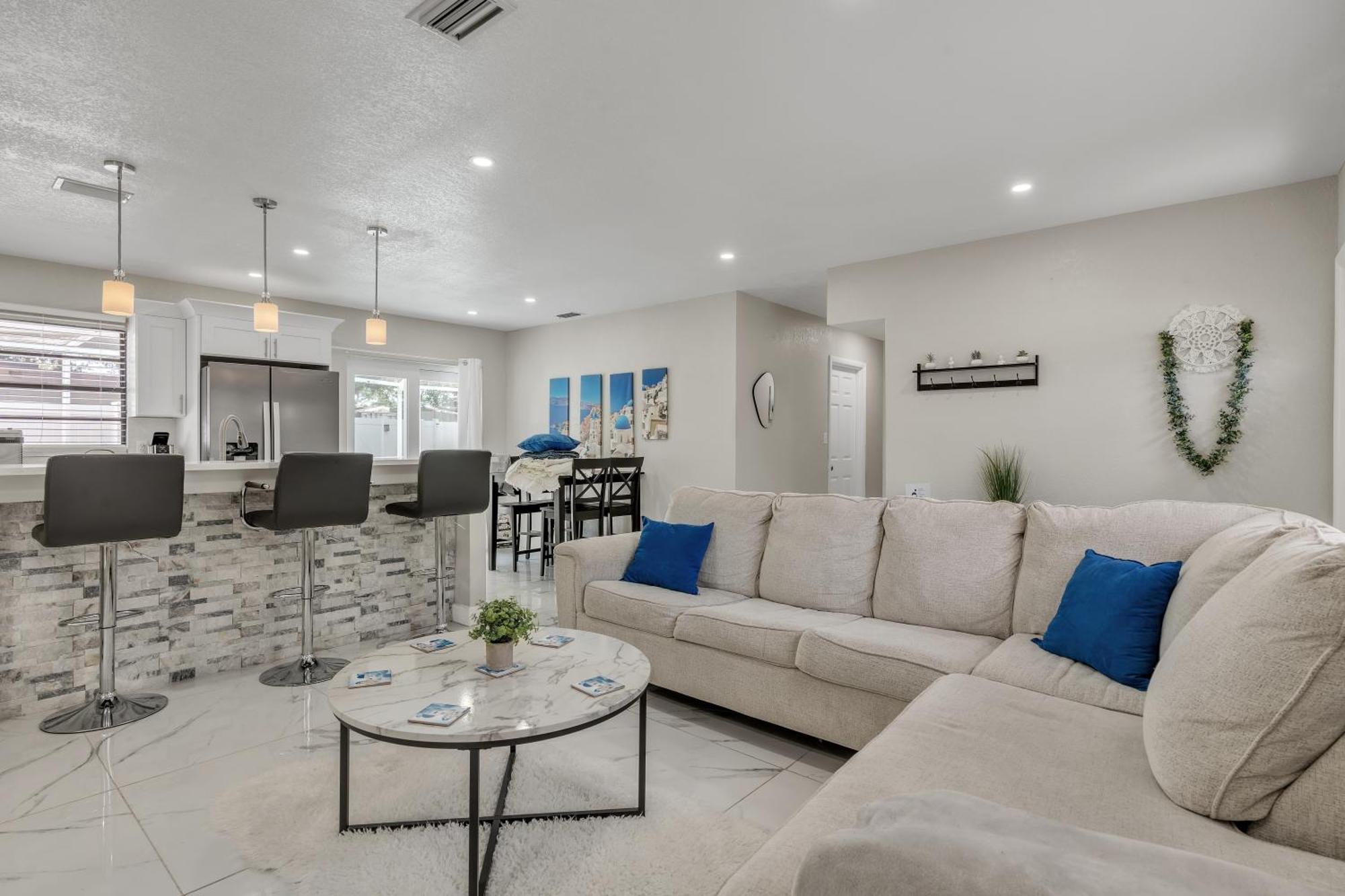 Stunning Modern Home In Tampa With Pool - Just 5 Minutes From Airport! Buitenkant foto