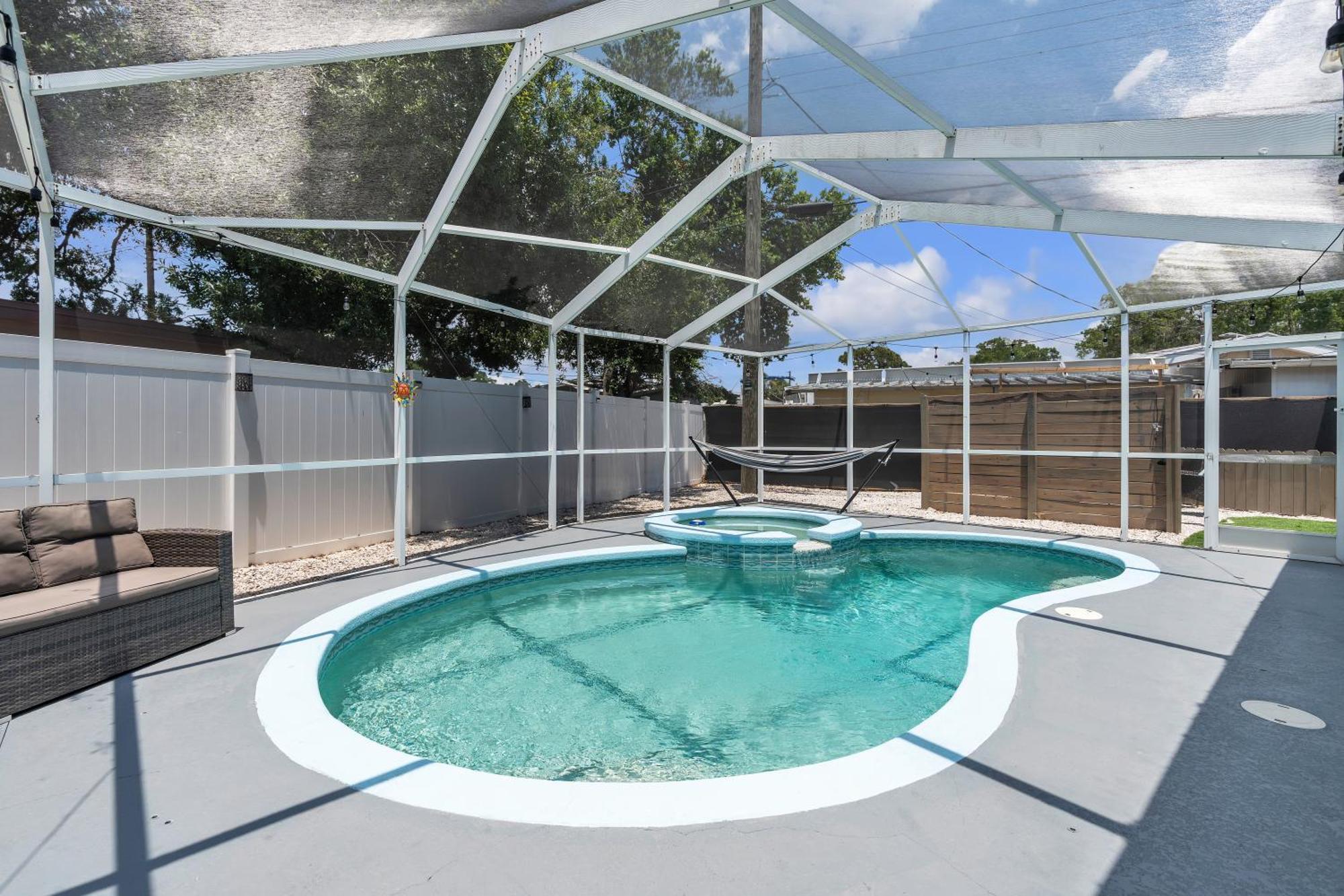 Stunning Modern Home In Tampa With Pool - Just 5 Minutes From Airport! Buitenkant foto