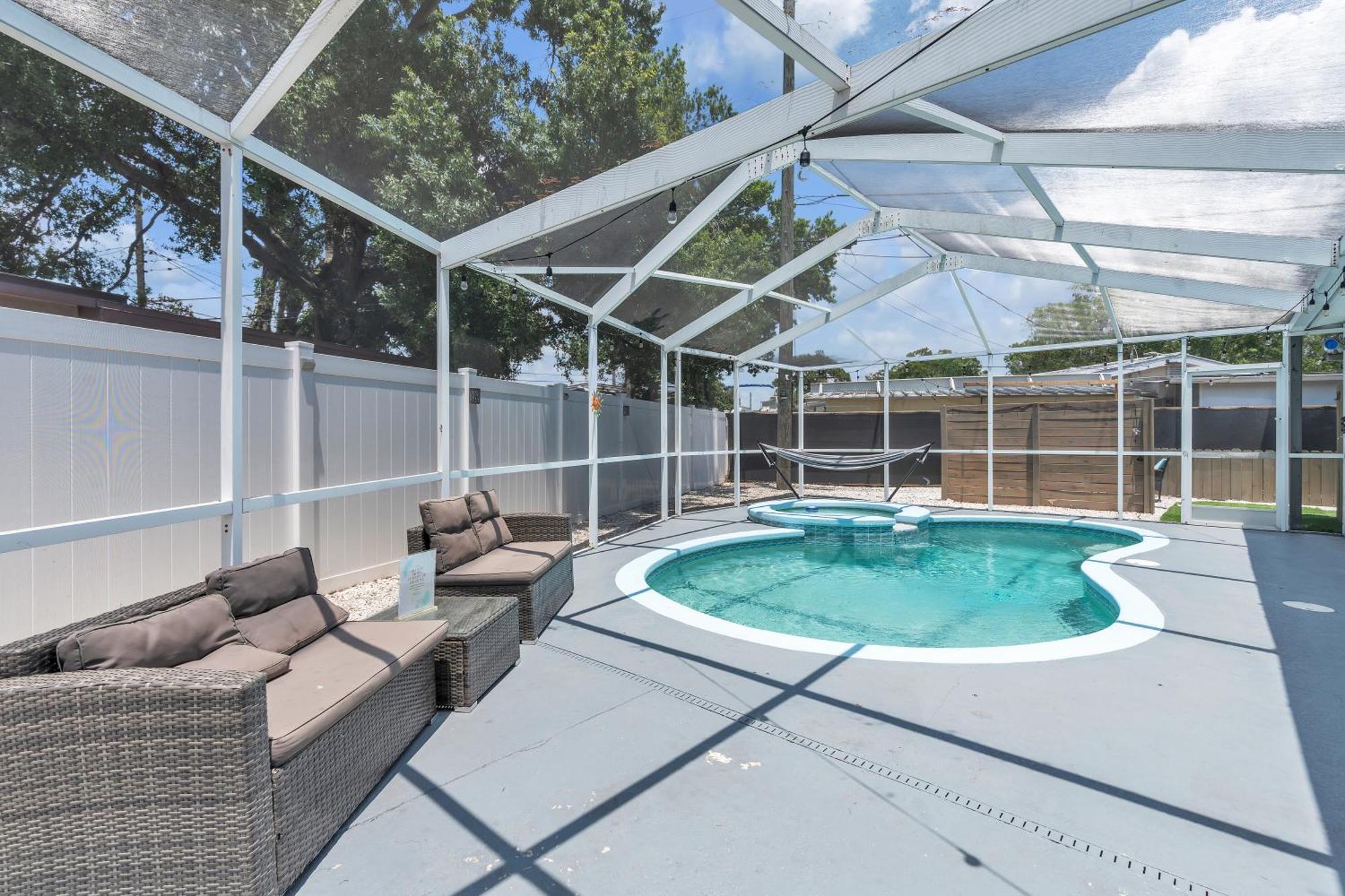 Stunning Modern Home In Tampa With Pool - Just 5 Minutes From Airport! Buitenkant foto